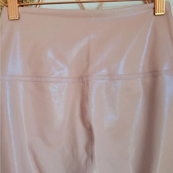 Beyond Yoga, Pink Pearlized High Waisted 7/8 Legging Brazen Blush Size Small - Picture 7 of 11